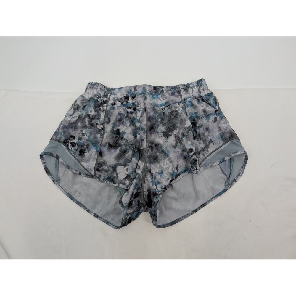 Lululemon Size 6 Hotty Hot Shorts Outdoors Athletic Athleisure Running Comfort
